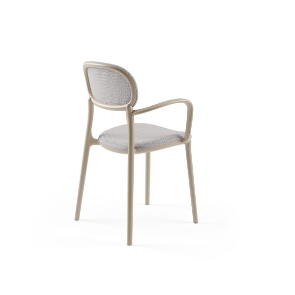 Kum Beji Gri Kumaş Kollu Plastik Otel Sandalyesi Dayanıklı ve Zarif Tasarım