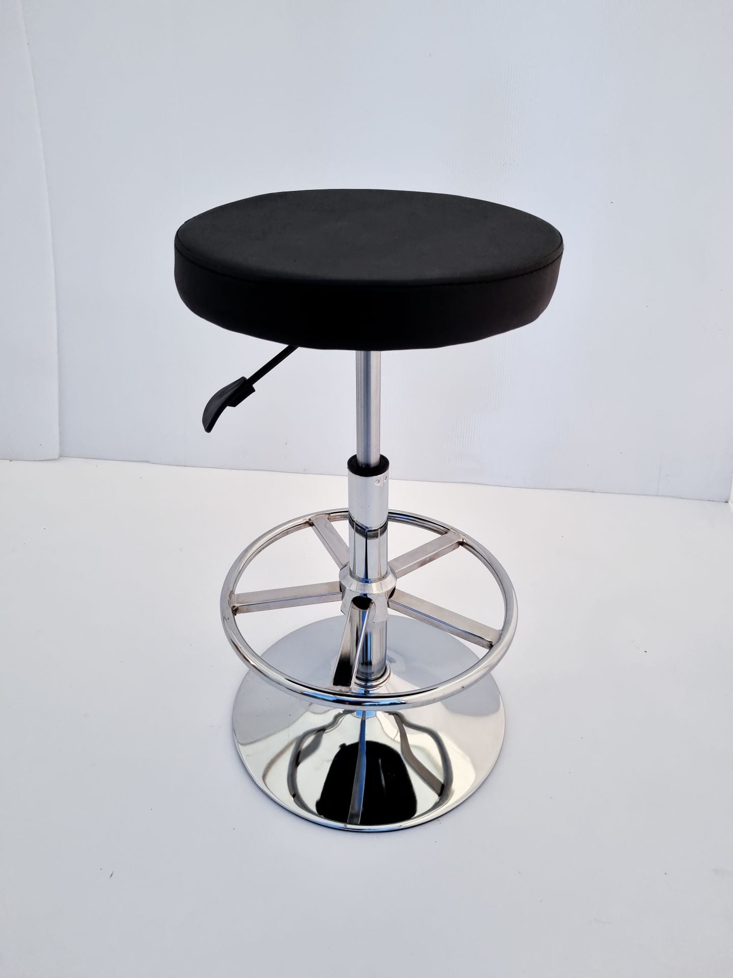 Siyah Deri Amortisörlü Yükseklik Ayarlı Bar Taburesi