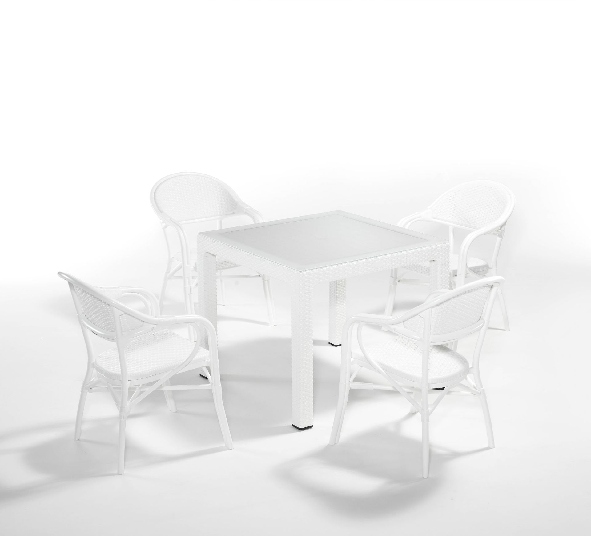 Beyaz Bambu Rattan 4 Kişilik Bahçe Masa Sandalye Takımı